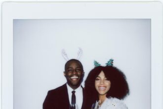 Photobooth décoré pour capturer des sourires lors d'un événement en Bretagne